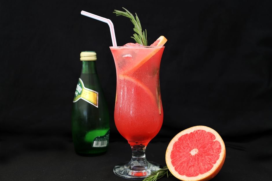 A bright grapefruit cocktail showing the flavor profile of Fever-Tree Grapefruit