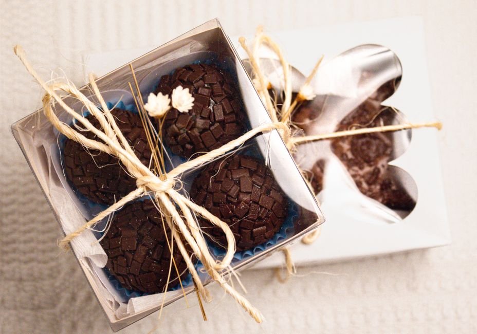 An elegant gift box of chocolate truffles tied with twine, the presentation style Dorda is known for